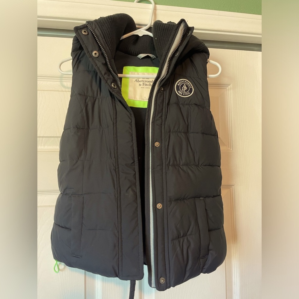 A&F Grey insulated Puffer Vest with Hood (small)